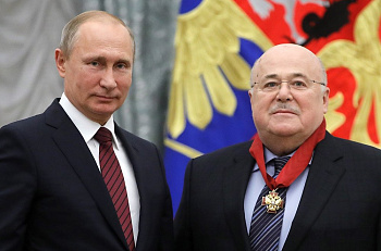 Владимир Путин вручил Александру Калягину Орден за заслуги перед Отечеством II степени
