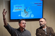 /news/za-kulisami-spektaklya-zakrytaya-komnata-vstrecha-tvorcheskoy-gruppy-so-zritelyami/