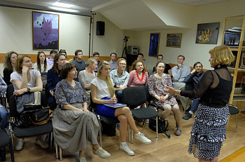 Встреча актеров готовящейся премьеры "Утиная охота" с директором Культурного центра Вампилова Галиной Солуяновой