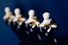 /mobile/news/monospektakl-a-artamonovoy-tvoy-pozyvnoy-geroy-v-long-liste-zvezdy-teatrala-2025/
