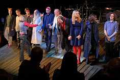 /news/13-noyabrya-my-sygrali-predpremernyy-pokaz-spektaklya-ostorozhnobasni/