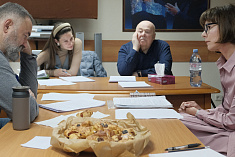 /news/nachalo-repetitsiy-spektaklya-staromodnaya-komediya-chitka-pesa/