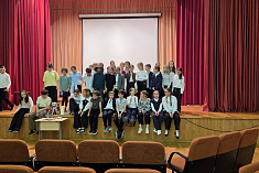 /news/teatr-v-shkole-master-klass-po-grimu-marii-maksimovoy-dlya-uchenikov-shkoly-2100/