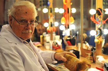 Сегодня 90 лет исполняется легендарному художнику-гримеру театра "Et Cetera" Николаю Максимову