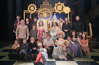 Спектакль "Королевская корова" посетили дети из благотворительного проекта "Дети Солнца".