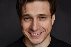 /mobile/news/s-dnem-rozhdeniya-pozdravlyaem-aktera-evgeniya-tokareva_1/