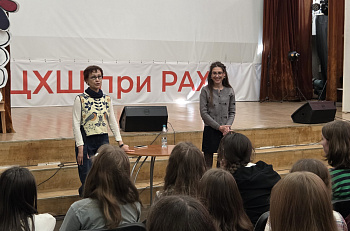 Проект «Театр в школе»: мастер-класс по актерскому мастерству актрисы Екатерины Егоровой и педагога по речи Ольги Матвеевой