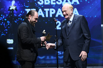 Владимир Панков стал лауреатом премии "Звезда Театрала" в номинации "Лучший режиссер" (спектакль "Мандат")