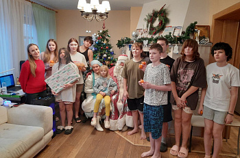 Театр "Et Cetera" поздравил с новогодними праздниками подопечных Приюта им. Евфросинии Московской