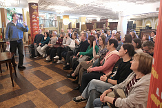 /mobile/news/moskva-i-moskvichi-kak-my-otmetili-den-goroda-v-teatre-et-cetera/