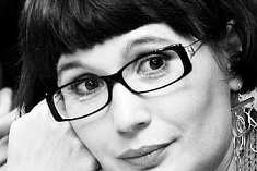 /mobile/news/segodnya-yubileynyy-den-rozhdeniya-otmechaet-zav-grimernym-tsekhom-khudozhnik-grimer-mariya-maksimov/