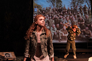 /news/k-80-letiyu-velikoy-pobedy-spektakl-tvoy-pozyvnoy-geroy-a-artamonovoy/