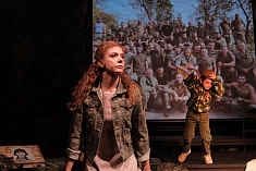 /news/k-80-letiyu-velikoy-pobedy-spektakl-tvoy-pozyvnoy-geroy-a-artamonovoy/