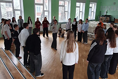 /news/proekt-teatr-v-shkole-master-klass-olgi-matveevoy-po-stsenicheskoy-rechi-i-akterskomu-masterstvu/