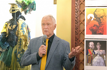 Вчера мы открыли выставку карикатур и шаржей Владимира Мочалова