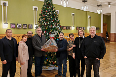 /mobile/news/nash-teatr-peredal-teatralnuyu-estafetu-dobra-lenkomu-marka-zakharova/