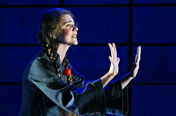 В спектакле "Пожары" роль Науаль,15 лет исполнит Анна Артамонова