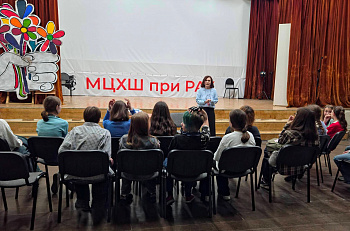 «Театр в школе»: мастер-класс по гриму Марии Максимовой для учеников МЦХШ при РАХ