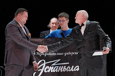 /news/zasl-art-rf-sergeyu-plotnikovu-torzhestvenno-byla-vruchena-medal-ot-88-rdbr-espanola/