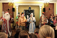 /mobile/news/novogodnie-intermedii-pered-detskimi-spektaklyami-v-dekabre-i-yanvare_%21/