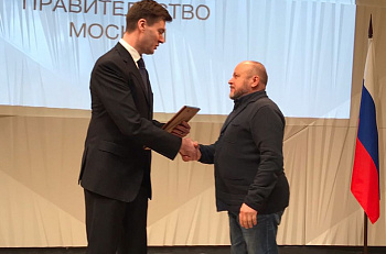 Сергей Беляев, заведующий монтировочным цехом "Et Cetera", был награжден "Благодарностью Мэра Москвы"