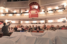 /mobile/news/8-i-9-marta-sostoyalis-ekskursii-promenad-po-zakulisyu-teatra-s-chitkoy-otryvkov-iz-rasskazov-m-tven/