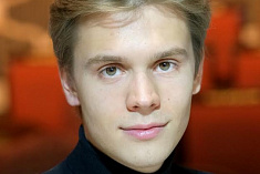 /mobile/news/vpervye-v-spektakle-mandat-igraet-vladimir-urm/